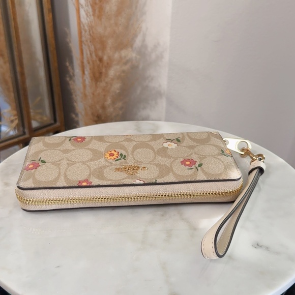 Coach CH360 Women's Light Khaki Signature Ditzy Long Zip Around Wallet NWT - Picture 5 of 13